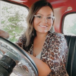 Meet your Posher, Deeandra